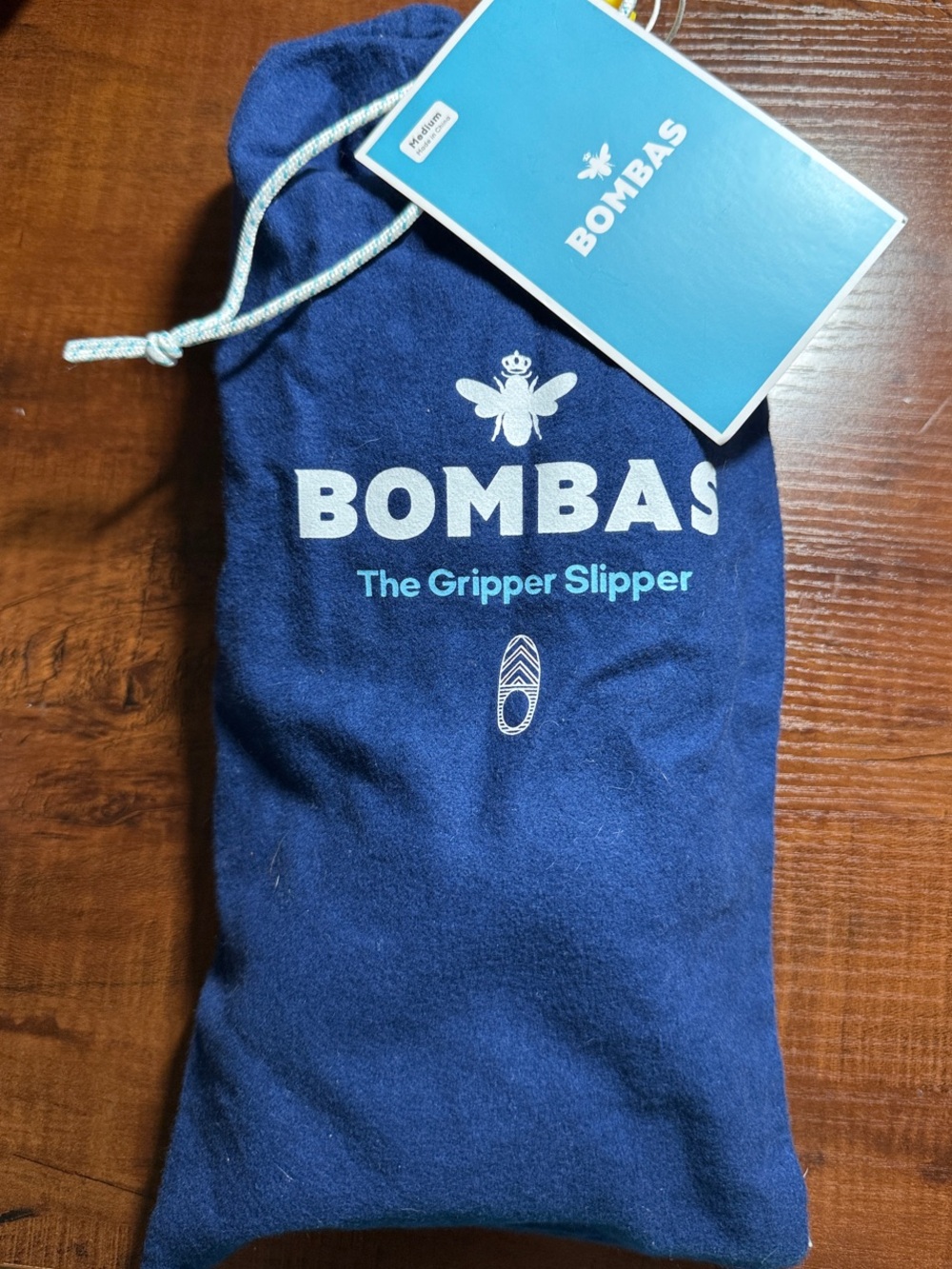Bombas Gripper Slipper in Charcoal and White with Pouch - size Medium *NWT